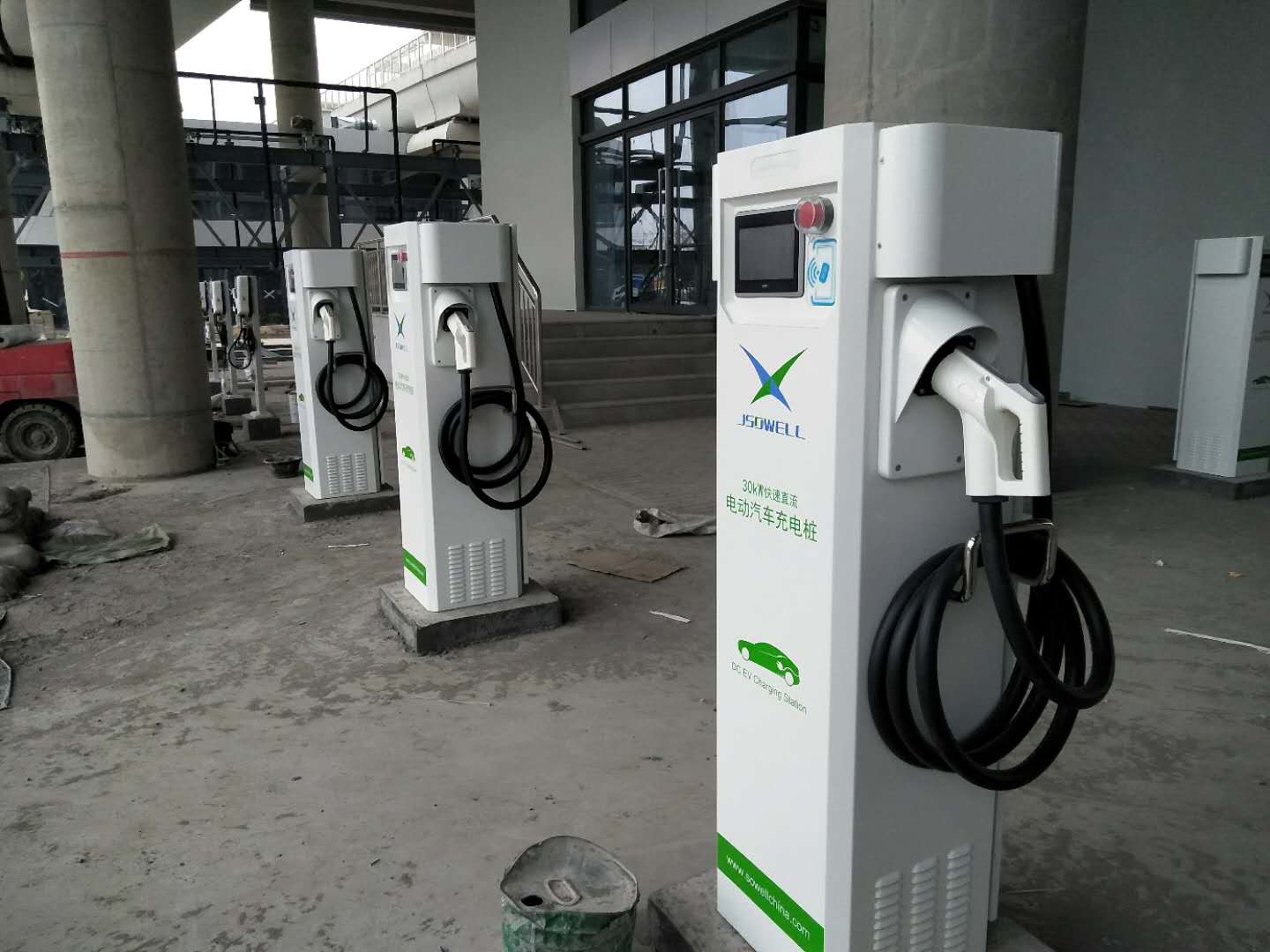 Top Commercial EV Chargers for 2025: A Business Owner’s Guide